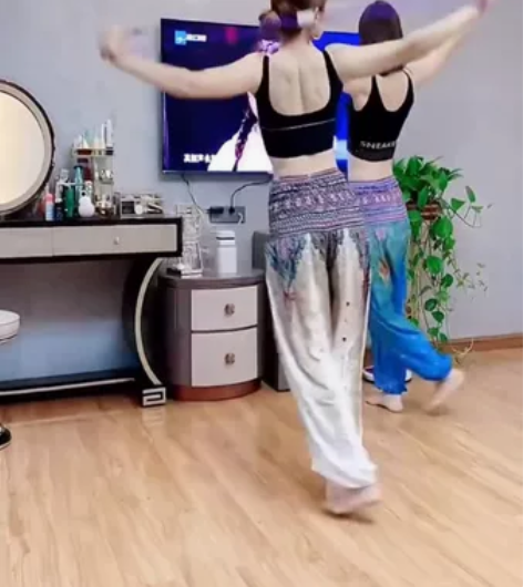 【全新处理】8字拉力器开肩神器健身弹力带瑜...