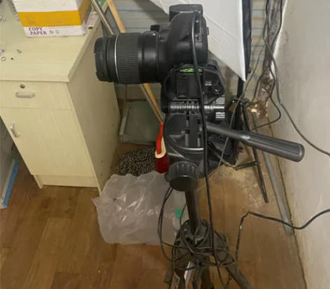出一台佳能1500d 配件有原装的电池、电...