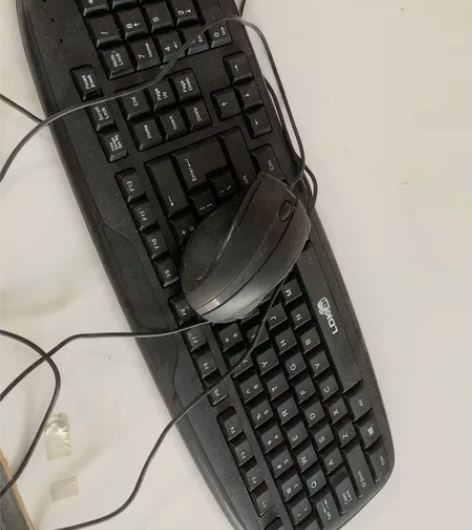 鼠标键盘，新的就打开了，电脑都没插上过，保...