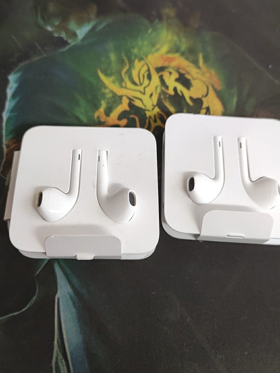 苹果原装耳机，就用过几次，