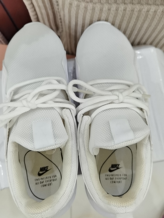 女士 耐克跑步鞋37码