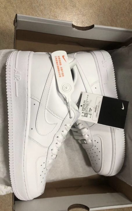 Nike 鞋 白色。其他就不多说了 希望能...