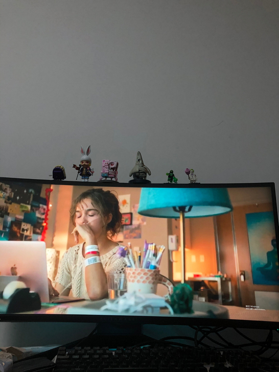 台式电脑，外星人的屏幕