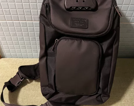 腰包2022新款男士胸包，男包休闲单肩包，...