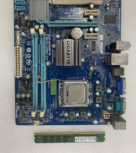 技嘉主板：G41MT-S2P，CPU：E6...