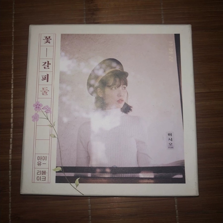 iu花书签2专辑，翻过两次，9成新