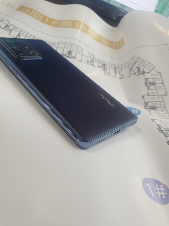 魅族18pro，8+256G，保修到明年7...