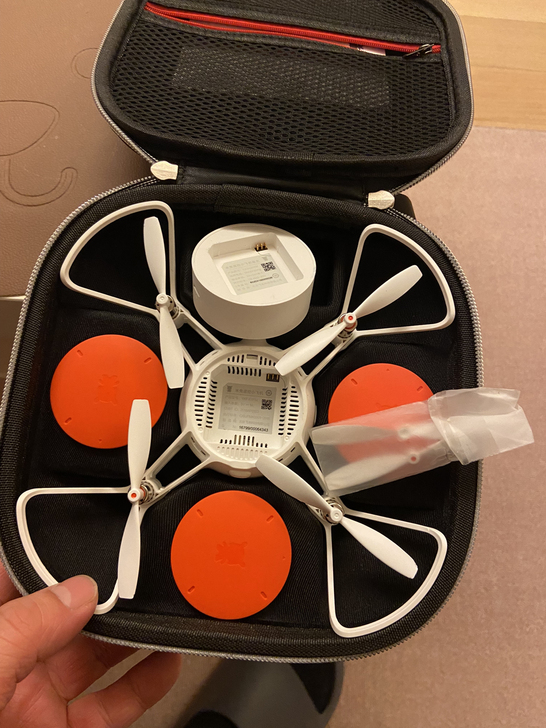 小米无人机,遥控小飞机。买来就家里玩过几次...