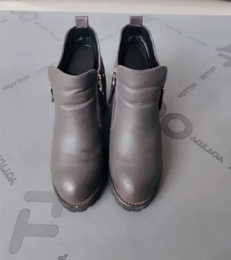 女士坡跟单鞋，头层牛皮，很显身高，舒服。3...