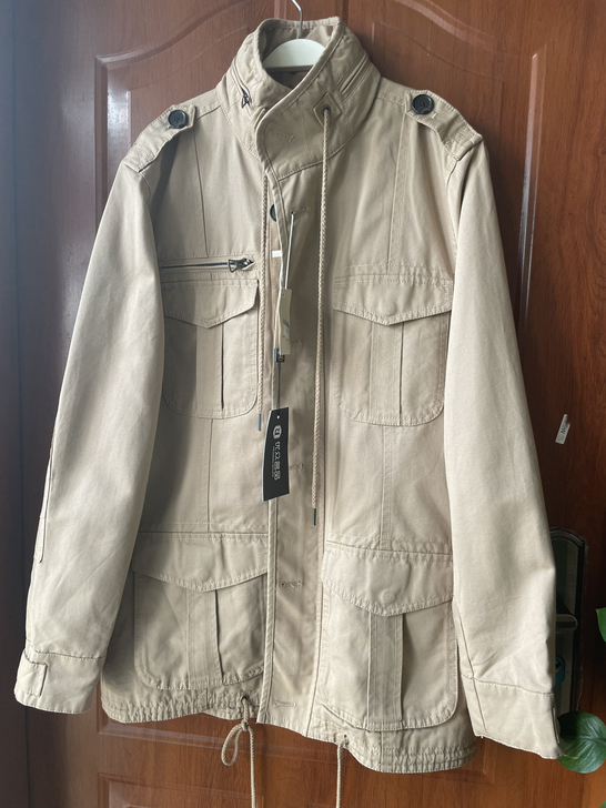 全新吊牌在 男士风衣外套