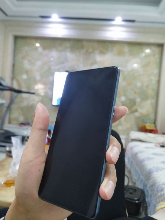 努比亚Ⅹ手机，6+64g，黑色。