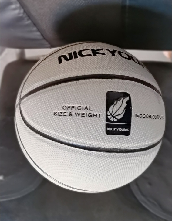 体育馆闲置处理比赛篮球全新 ，原价199元...