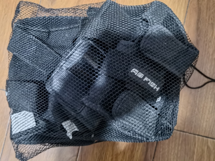 骑车滑冰轮滑护具M 80-120斤，包邮