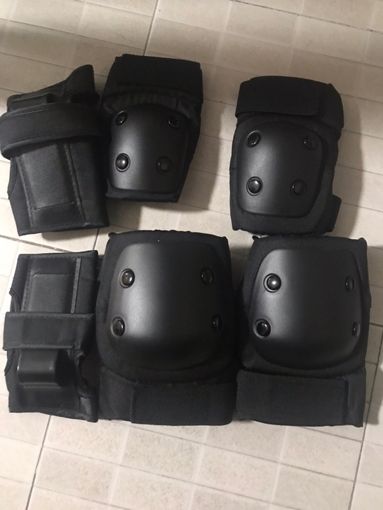 滑板护具，成人S码，全新未使用，估计适合体...