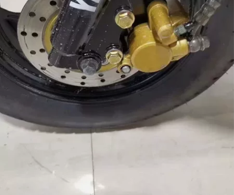 二手摩托车雅马哈巧格100cc白色，整车细...