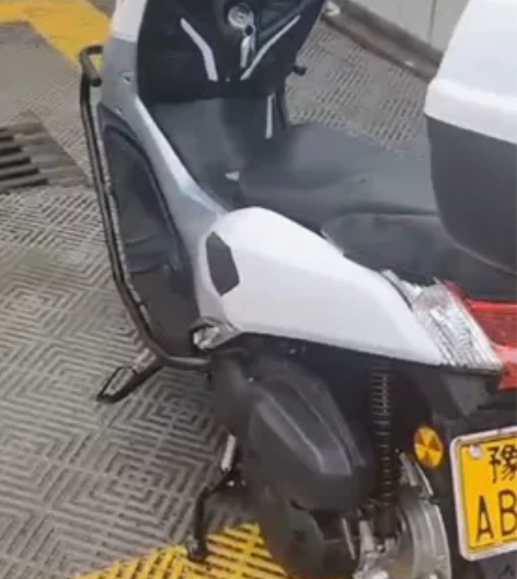一年摩托车,立雅牌。155cc.5000公...