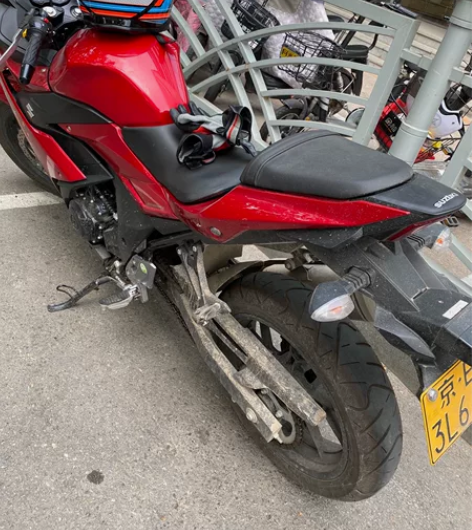 个人的铃木gsx250r摩托车，加装德国双...