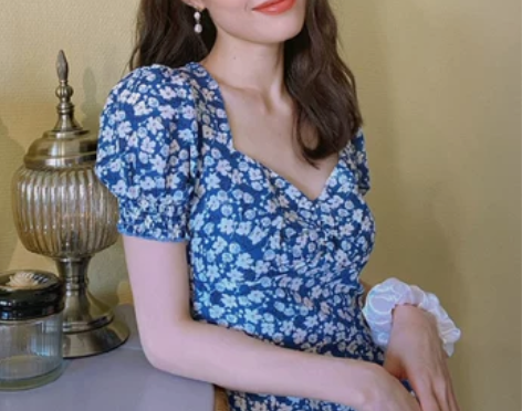 【礼遇价】茶歇法式碎花连衣裙2022新款方...