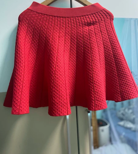 针织冬季超短大摆裙 面料有弹性，比较有分量...