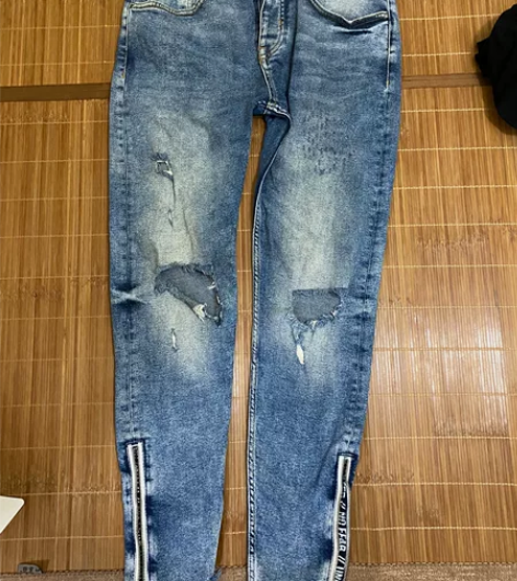 Zara破洞修身牛仔裤，压箱底清仓。成色不...