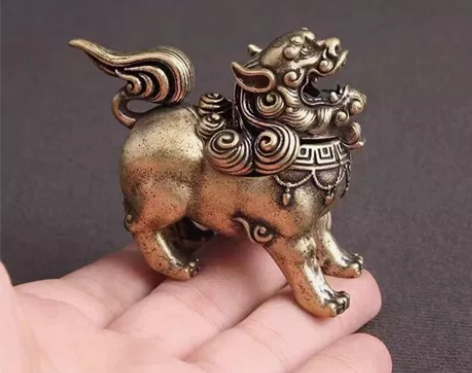 低价出售黄铜做旧防古玩瑞兽麒麟朝天吼檀香熏...