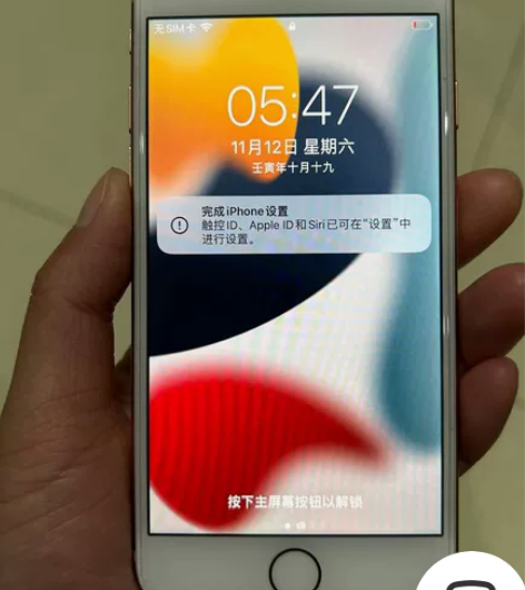 出美女自用苹果8,64G,玫瑰金色,小巧机...