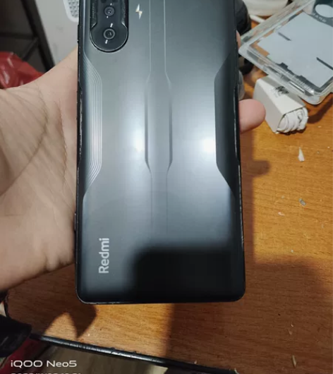 红米k40游戏增强版,8+128G换过外屏...
