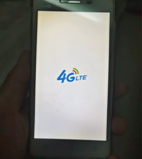 vivo Y52成色如图，电池起包，后盖有...