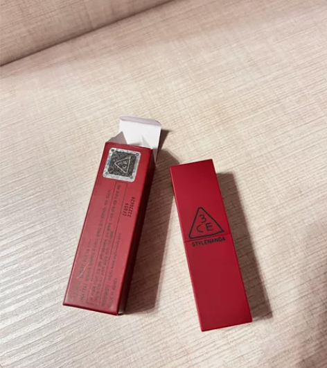 出全新未拆封3ce口红酒红色，没拆封就不试...