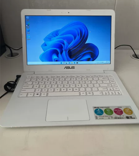 华硕笔记本 成色新 功能正常 办公 电影无...