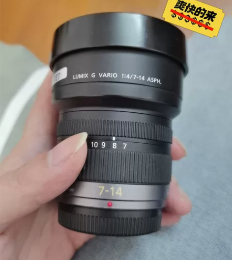 松下7-14 f4镜头 成色不错 外观如图...