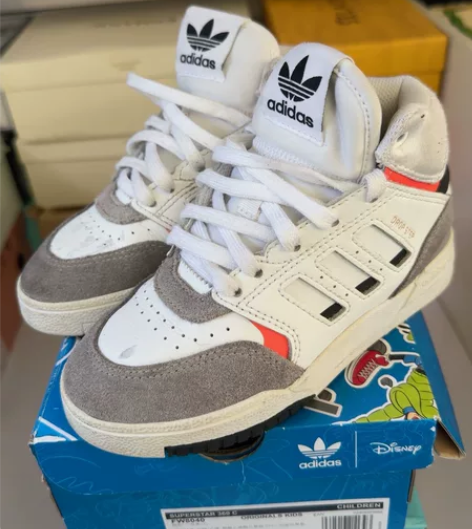 30码 阿迪三叶草 就穿了几次 感兴趣的话...