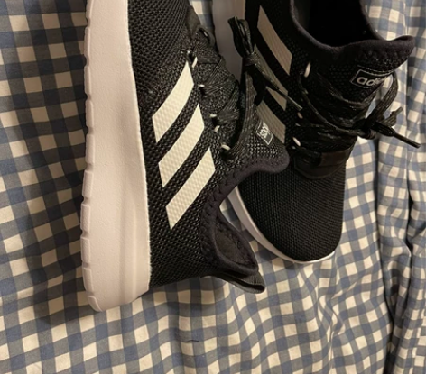 阿迪运动鞋，全新，男女通用，尺码40，欢迎...