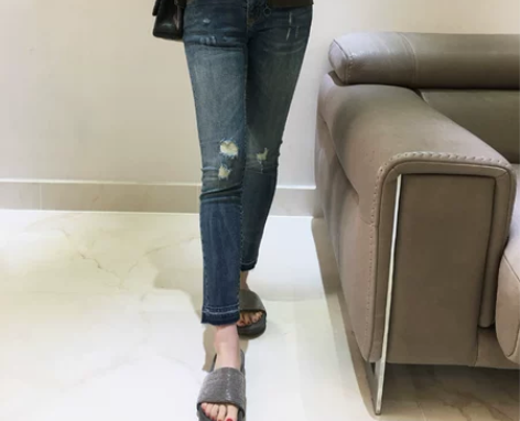 九分露脚踝的牛仔裤是春夏穿搭最必不可少的单...