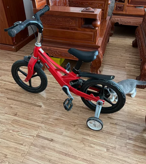 JEEP品牌自行车,几乎全新,14寸,适合...