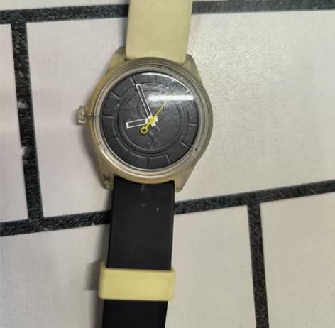 260买的西铁城的透明手表，一年多没戴，电...