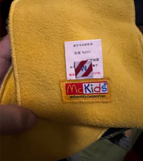 麦当劳联名儿童围巾，McKids 感兴趣的...