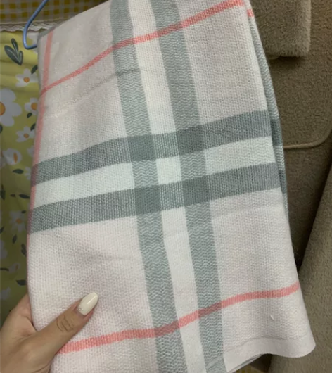 无瑕，几乎没围过，围巾太多了 感兴趣的话点...