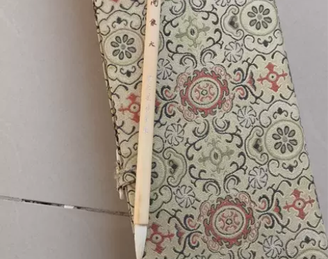 掖笔，梅花道场罔象（大），口径0.85cm...
