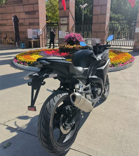 国产大力神摩托车9.9新，刚刚跑了110公...