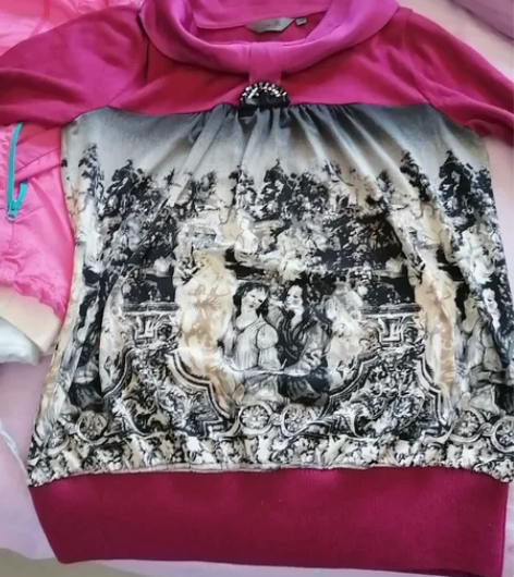 几乎九五成新衣套头女衫，XL码，第二件背心...