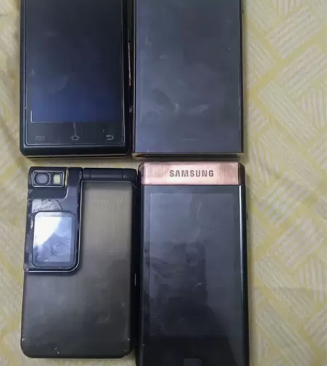 三星翻盖古董机4个，品相如图所示实物拍摄，...