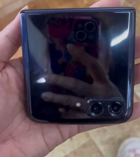 摩托罗拉moto razr 2022 无缝...