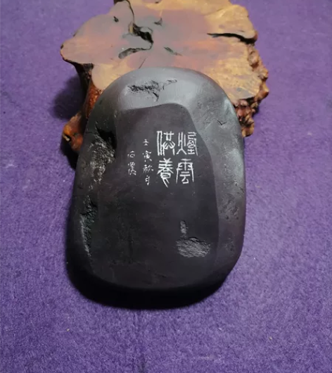 精品端砚，材质细腻，发墨好，手工雕刻烟云供...