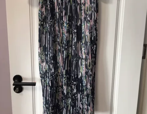 闲置，夏季两件套连衣裙，L码。实物如图，售...