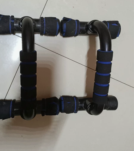 做俯卧撑的器械,整体塑料,成色不咋地,十块...