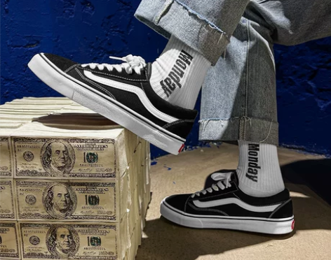 经典款黑色帆布鞋女2022年新款加绒低帮板...