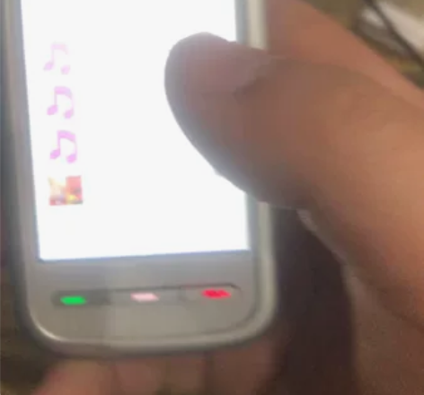 出诺基亚5233自用,两块电池,充一次电可...