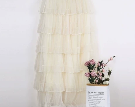 一条蛋糕裙。米黄色。 满50包邮!轻微穿着...