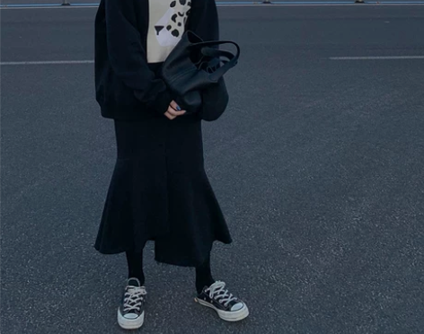 nini 暗黑系拼接不规则包臀弹力荷叶边鱼...